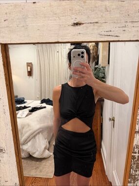 Sleeveless Black Twist-Cutout Bodycon Dress